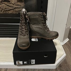 NWT Lexie Wedge boots